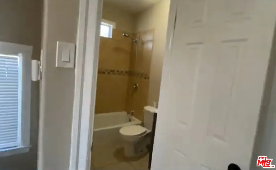 6 bed, 3.0 bath, 1820 sqft, $5,750 — Photo 3
