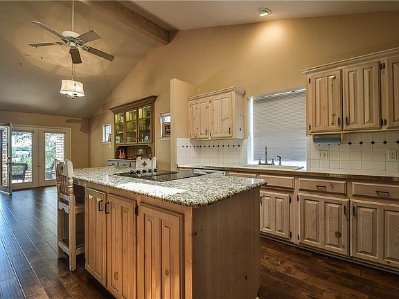 2nd image of 5111 Fairway Cir