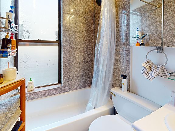 5th image of 163 Mulberry St APT 21