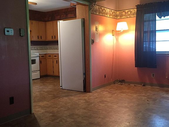 DINING ROOM (NO LONGER PINK