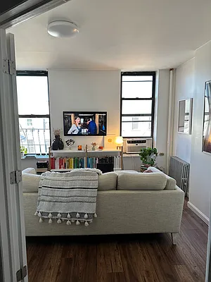 Rented by The Agency | media 12