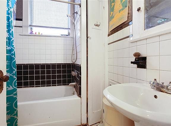 5th image of 2207 Burdette St