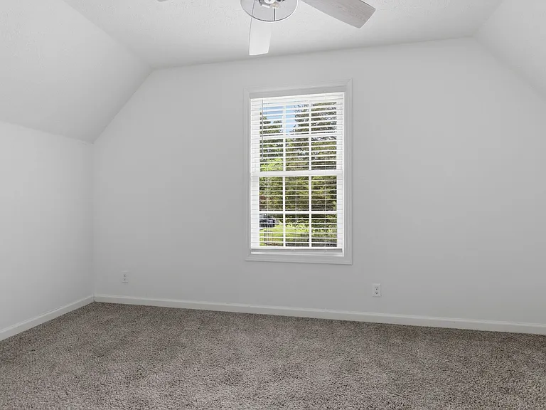123 Vivian Dr — Photo 14