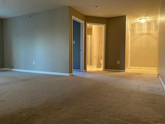 5th image of 903 Blue Leaf Ct APT F