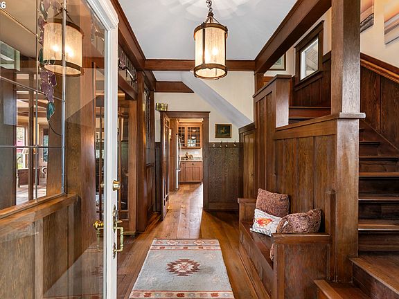 4th image of 615 NW Territorial Rd