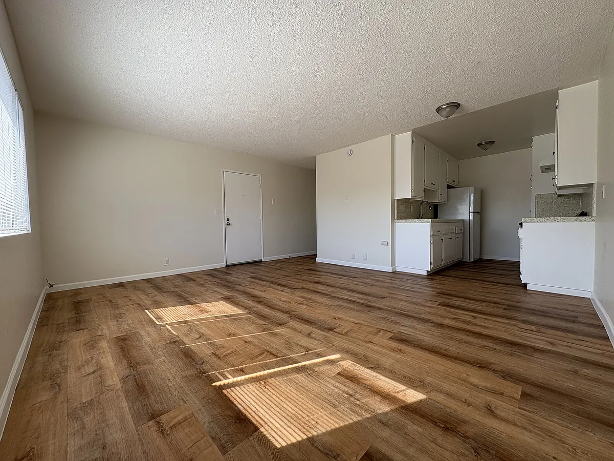 Building Photo - 647 Olive Ave #8