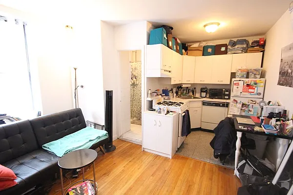 Rented by Dynamik Realty | media 21