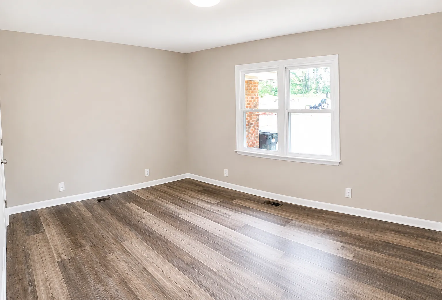 2 Bed 1 Bath Renovated Duplex — Photo 4