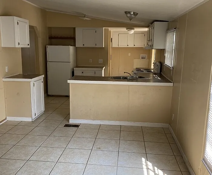 270 Evans St — Photo 3