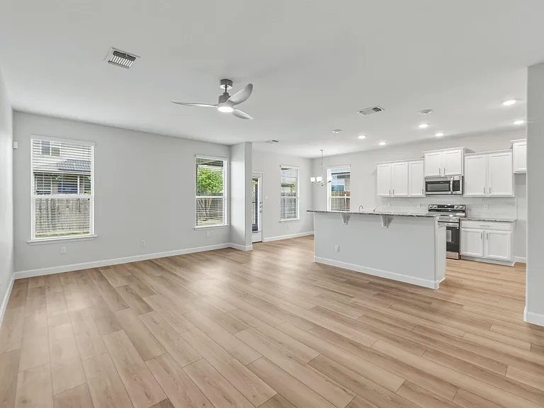 301 Serpentine Ln — Photo 1
