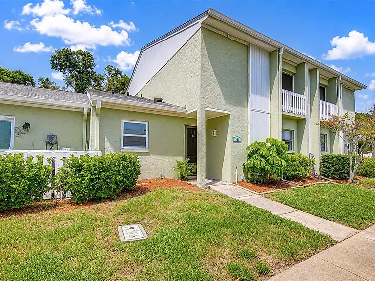230 Cypress Pl — Photo 3