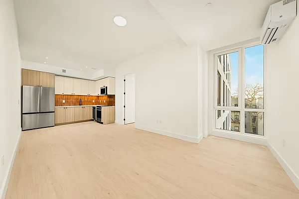 Living room, photo 2