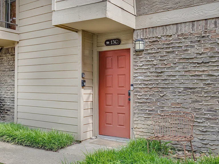 5200 Martel Ave #1-13C — Photo 1