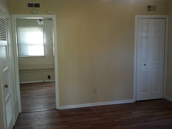 5th image of 837 Valerie Ln
