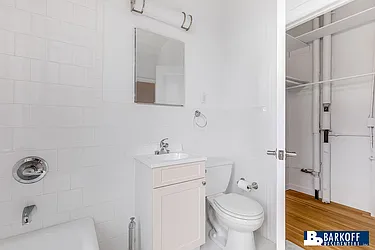 Rented by Barkoff Residential 