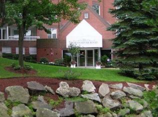 300 River Rd APT 111, Manchester, NH 03104