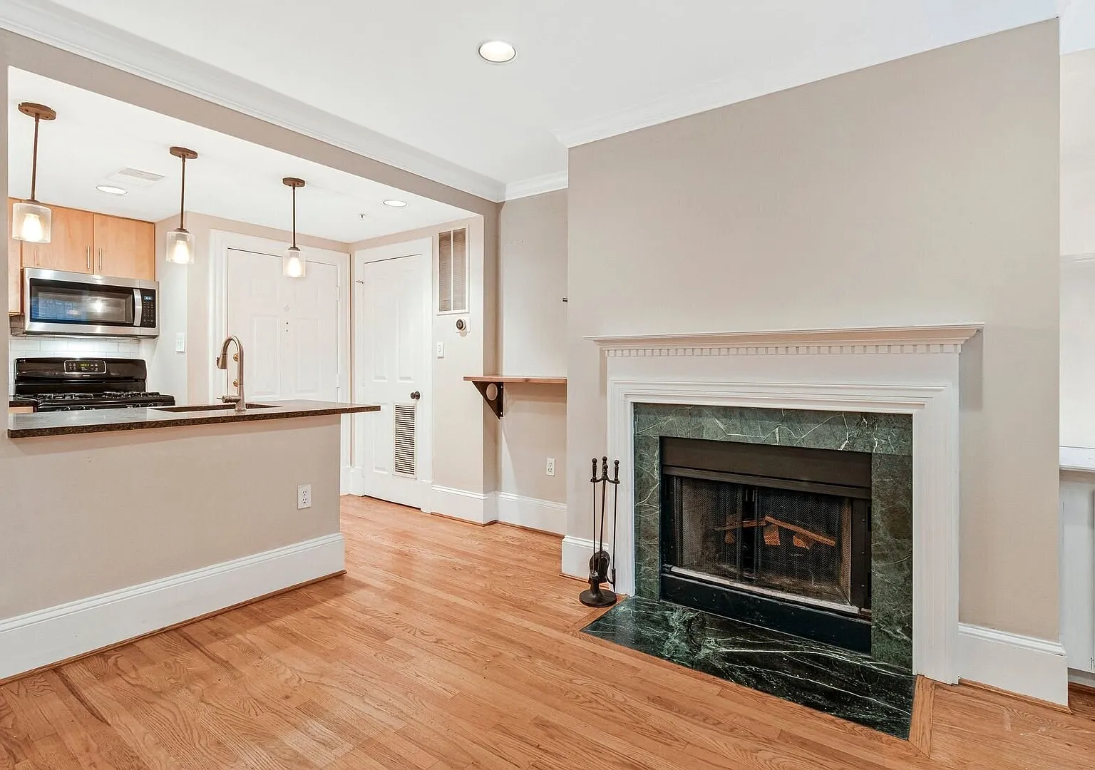 Classic 1BR Adams Morgan Condo with In-Unit Laundry & Prime Location — Photo 1