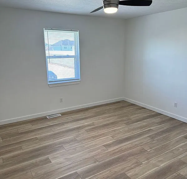 615 E Bain St — Photo 12
