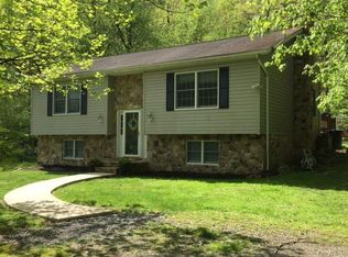 1878 Oak Grove Rd, Independence, WV 26374