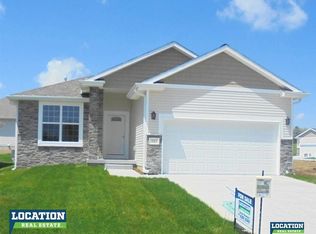 227 Pebble Bch, Lincoln, NE 68520