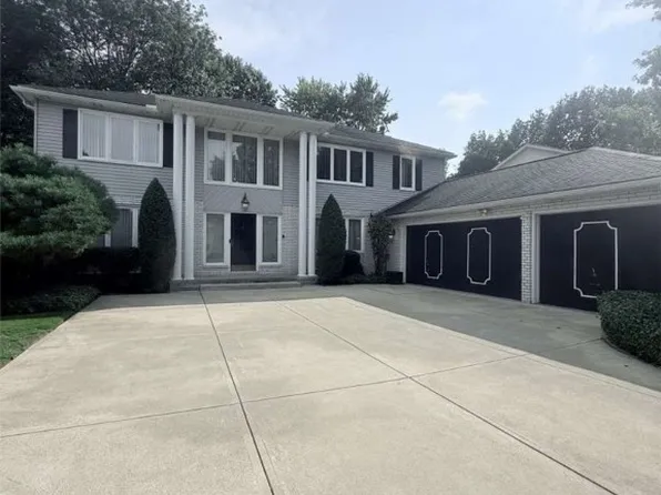 6344 Woodhawk Dr, Mayfield Heights, OH 44124