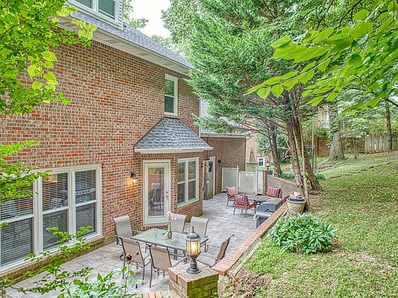 4th image of 448 E Hampton Ct
