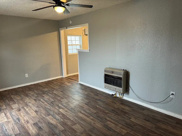 2212 S Air Depot Blvd — Photo 2
