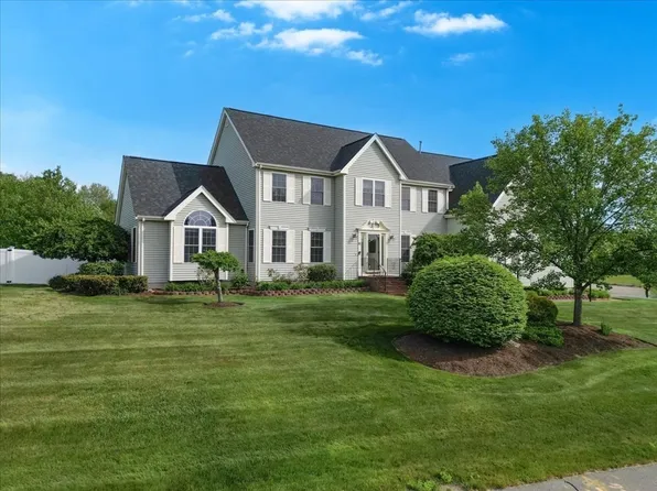 11 Copper Beech Cir, West Bridgewater, MA 02379