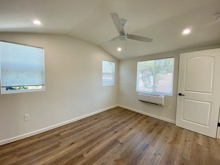423 Saratoga St — Photo 15