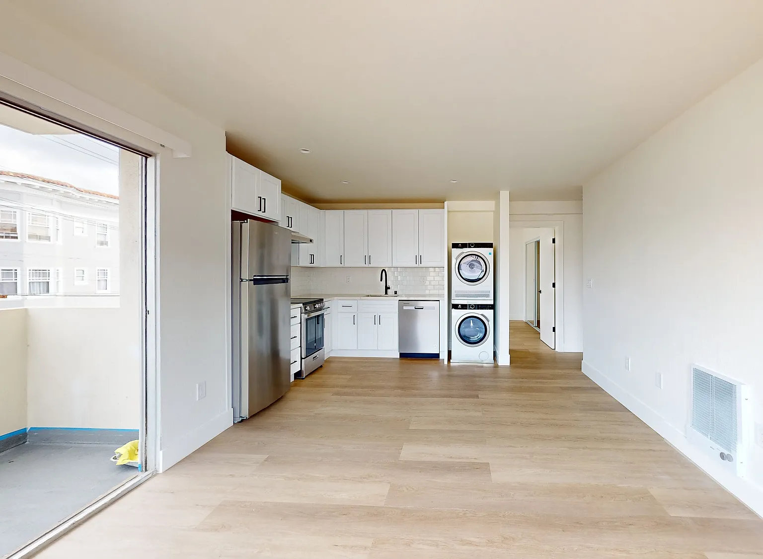 Remodeled 2 BR x 1 BA with Laundry in unit and available parking! — Photo 2