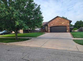 868 S Sunset Cir, Andover, KS 67002