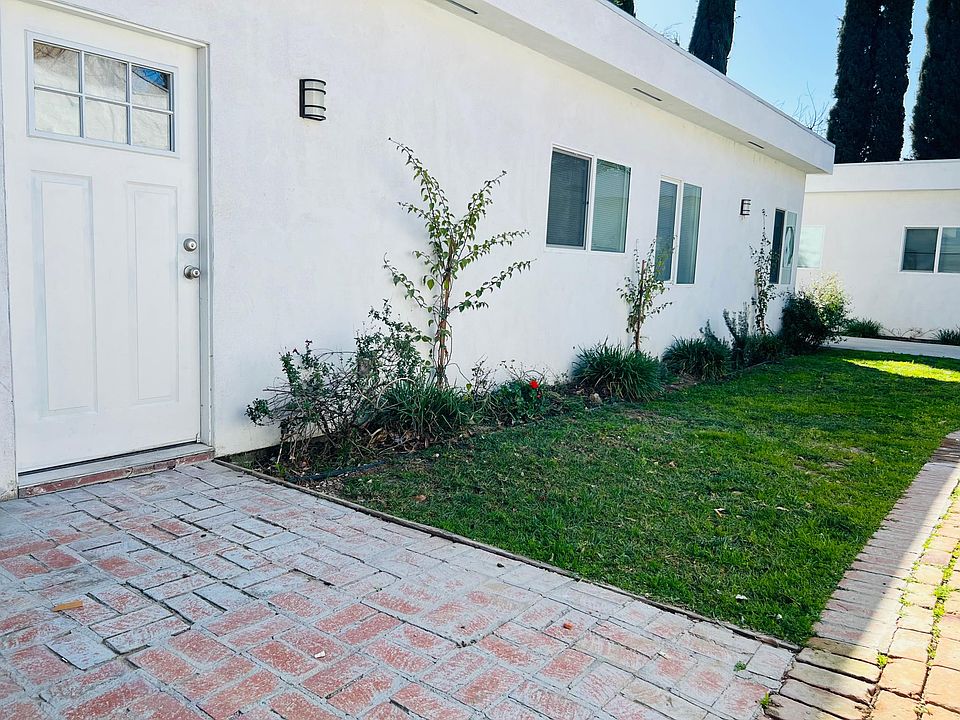 Private Backyard Entry