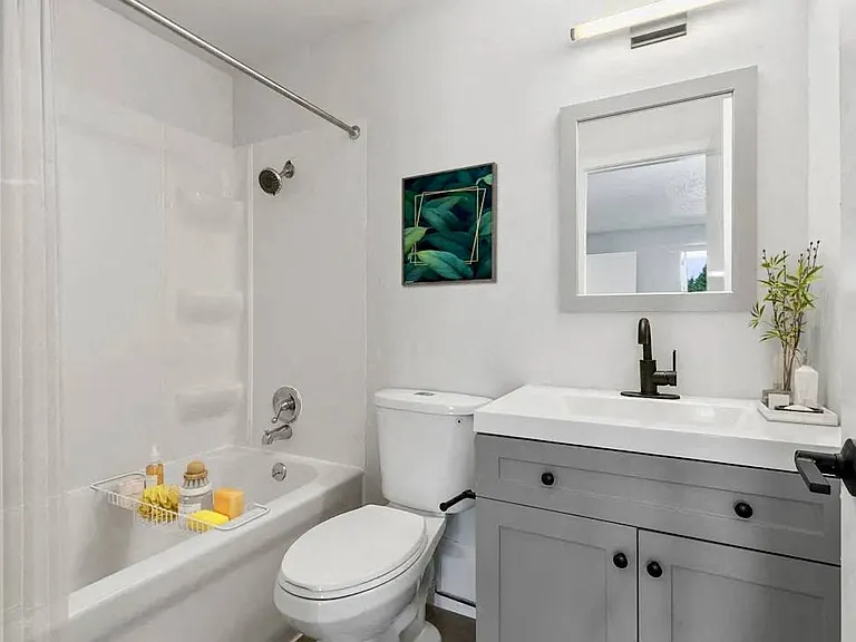 Capri Apartments — Photo 24