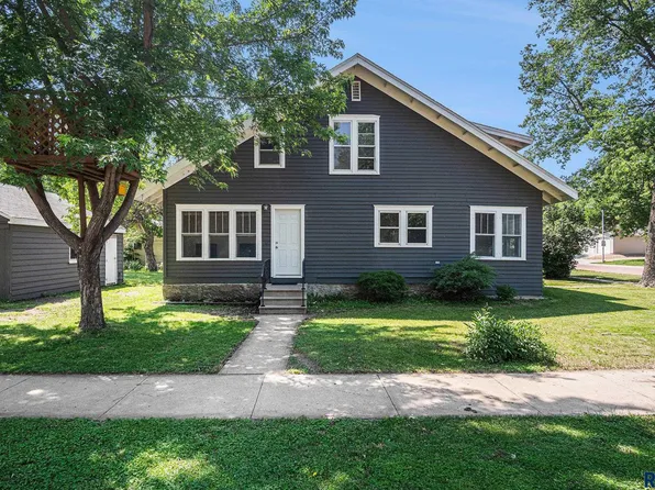 703 W Center St, Madison, SD 57042