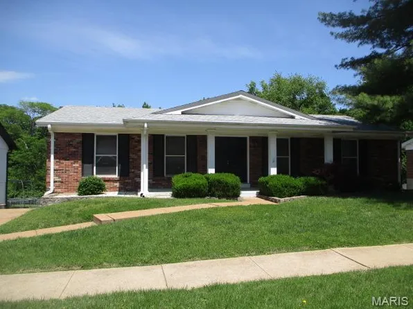 23 Quail Woods Dr, Fenton, MO 63026