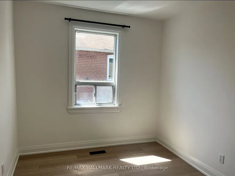 29 Savona Dr — Photo 8