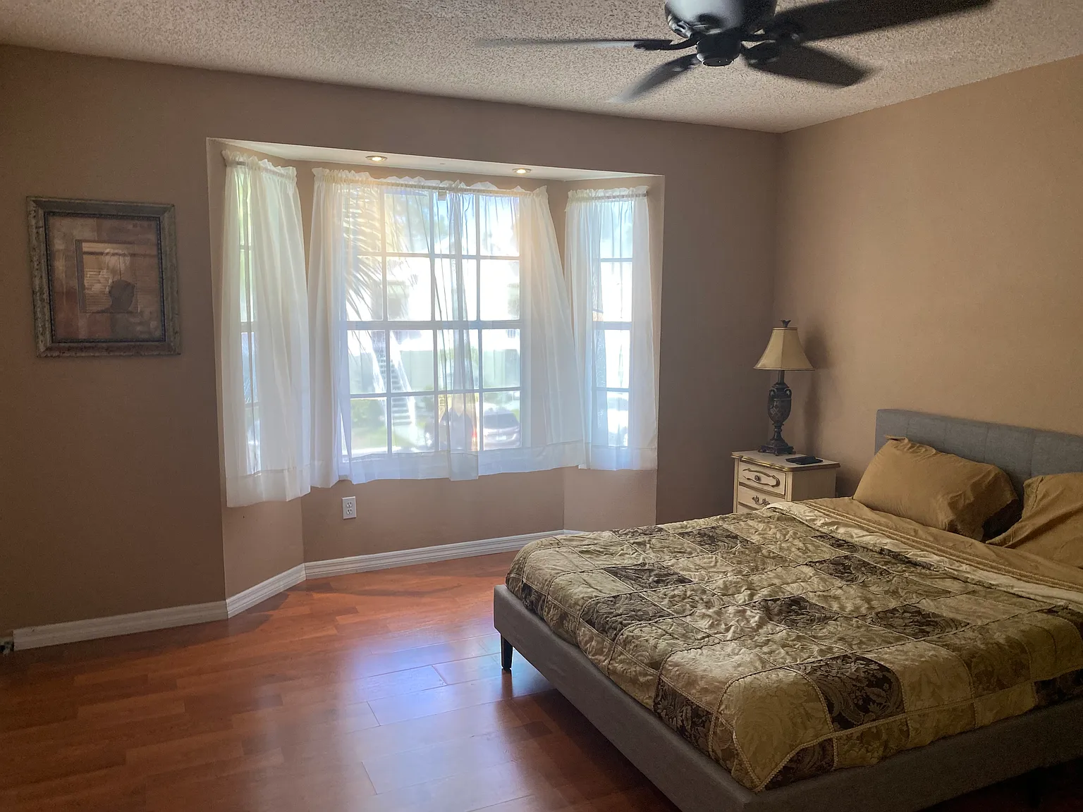 2 bed, 1074 sqft, $2,300 — Photo 4