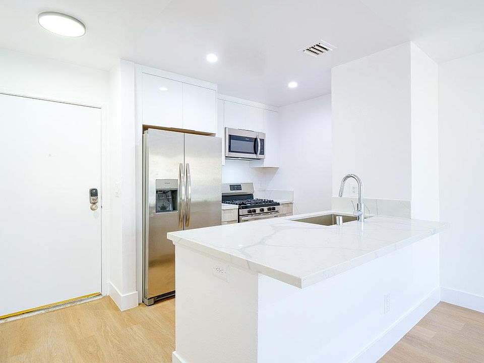 1BR1BA Kitchen