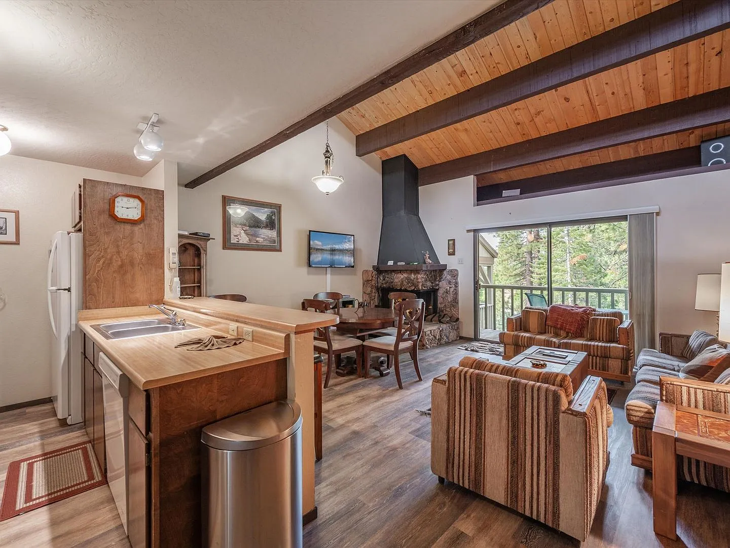 Ski Lease: Townhome W/Fireplace, 2 Decks & Easy Access To Northstar — Photo 3