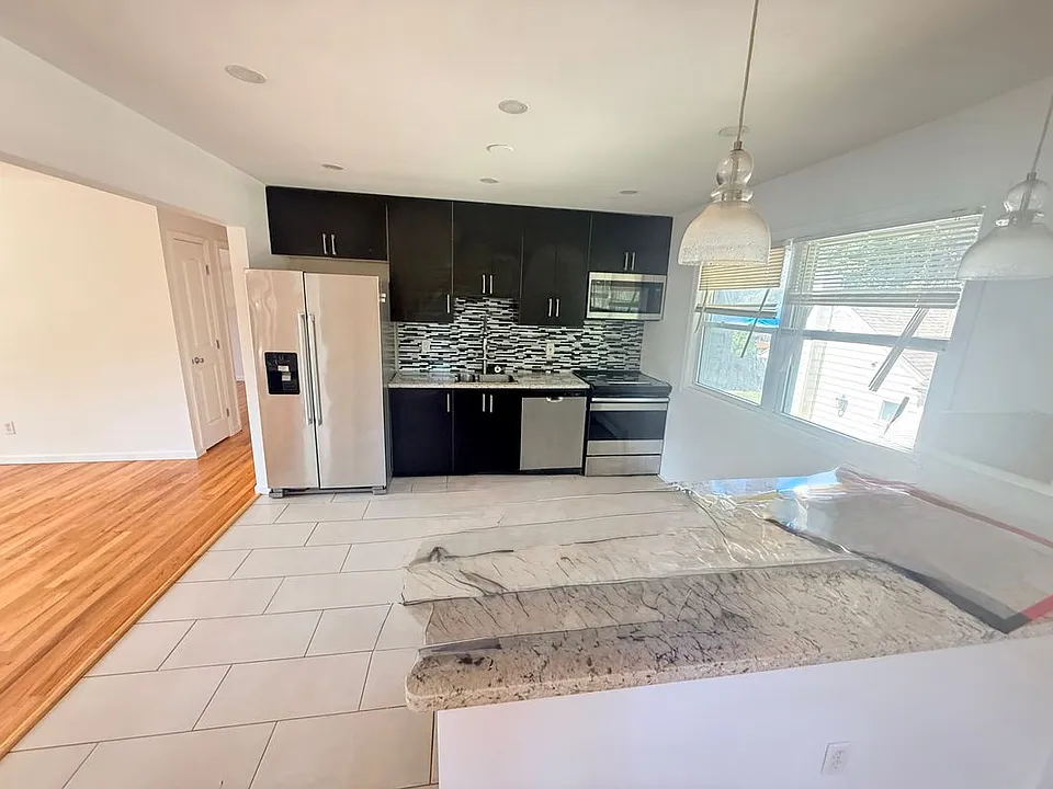 10 Park Cir #B