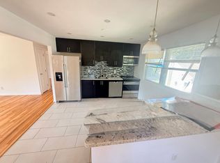 10 Park Cir #B, Nesconset, NY 11767