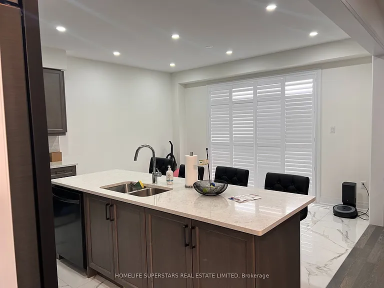 188 Aviron Cres — Photo 9