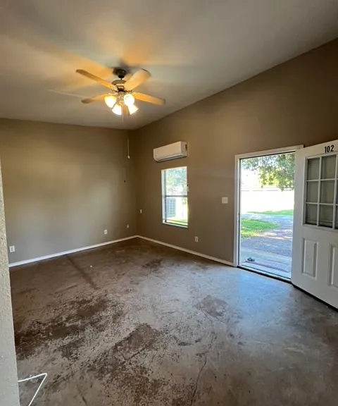 102 Cedar Ave — Photo 3