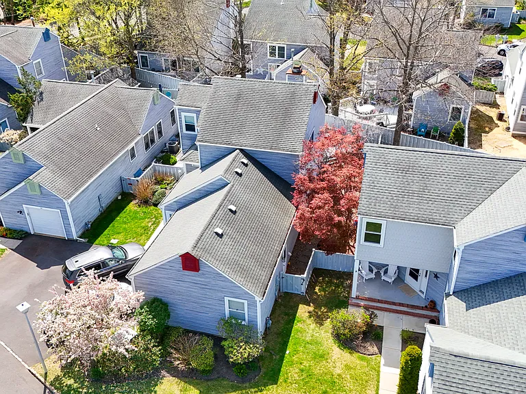 66 Claridge Ct — Photo 3