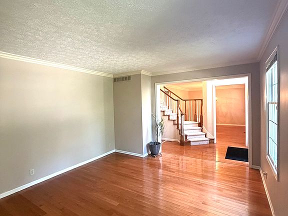 5th image of 707 Emerald Dr