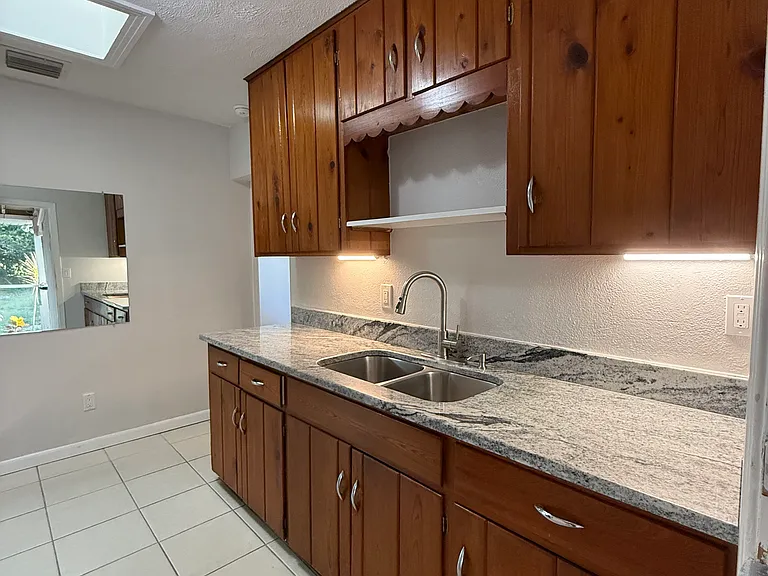 1355 Bradford Rd — Photo 5