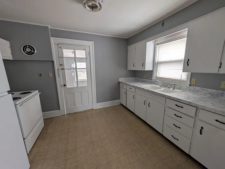 31 Central Ave — Photo 19