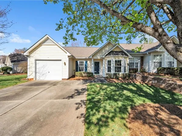 39 Mansfield Cir, Greensboro, NC 27455