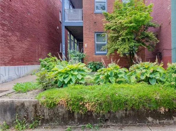 2118 Sidney St, Saint Louis, MO 63104