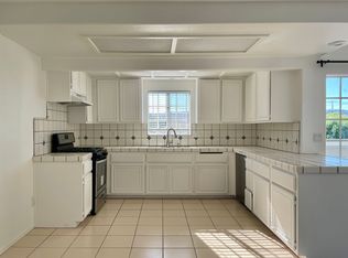 257 W 14th St APT 2, San Pedro, CA 90731